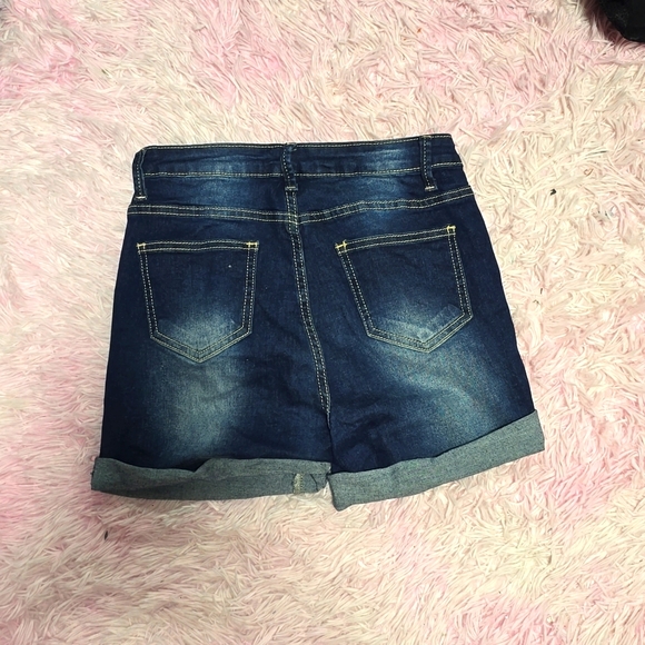 Women's shorts Size small - Picture 3 of 3